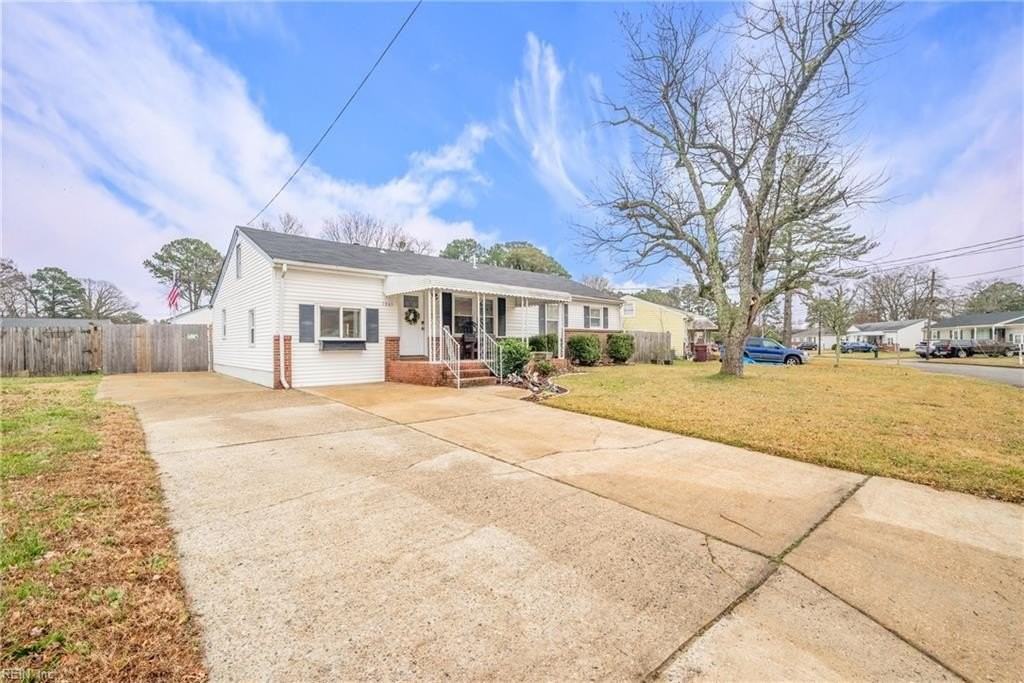 1061 Saint Julian Dr - Photo 2 of 35