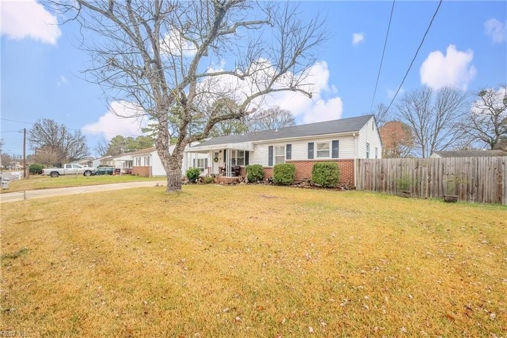 1061 Saint Julian Dr - Photo 3 of 35