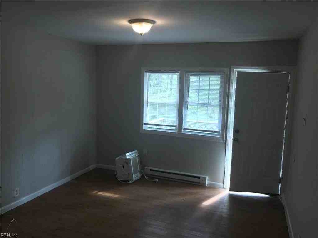 908 Old Williamsburg Rd #7 - Photo 7 of 7