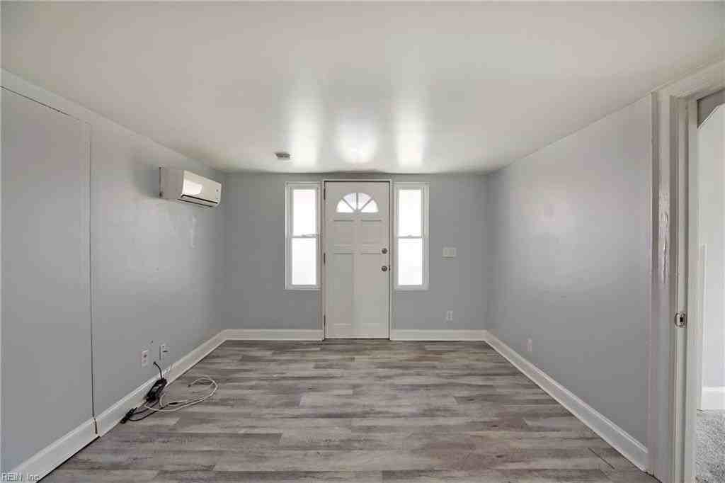 804 City Park Ave #B - Photo 6 of 18