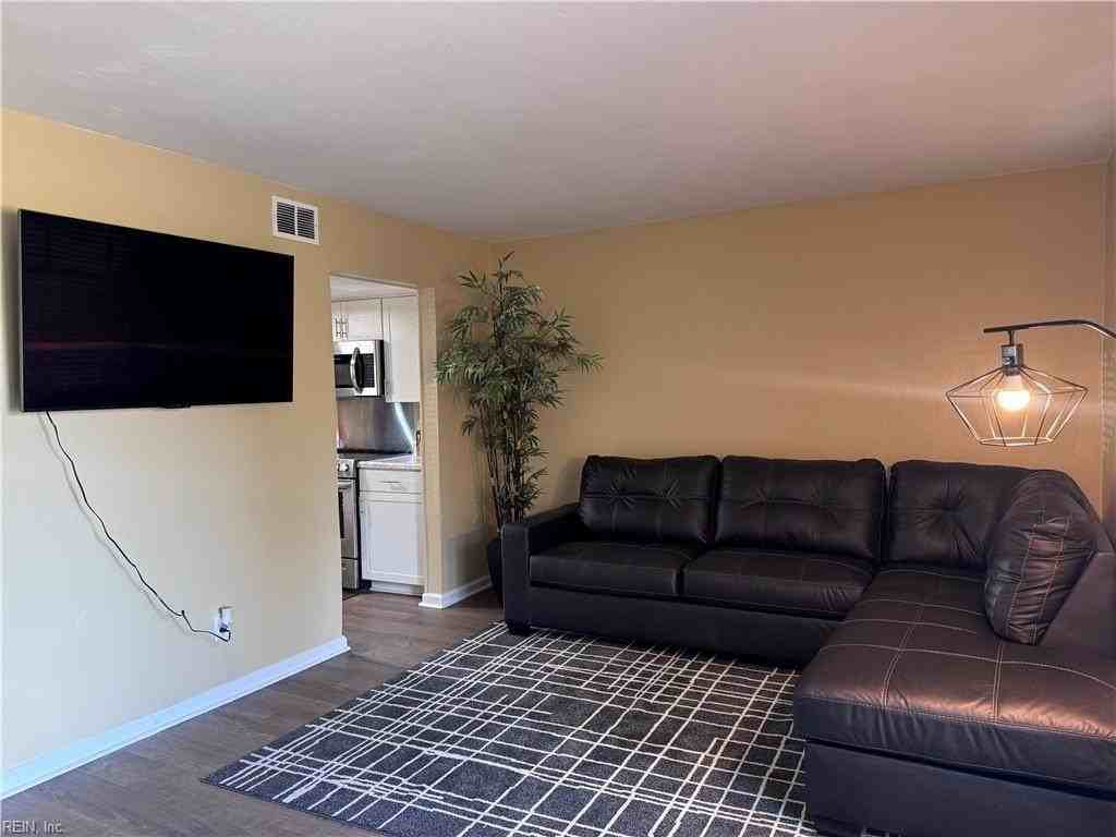 2638 King Ct - Photo 4 of 35