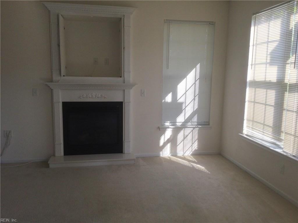 2037 Smallbrooke Ct - Photo 4 of 13
