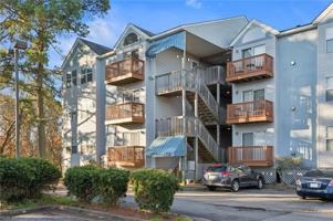 featured image of 1563 N King St #105