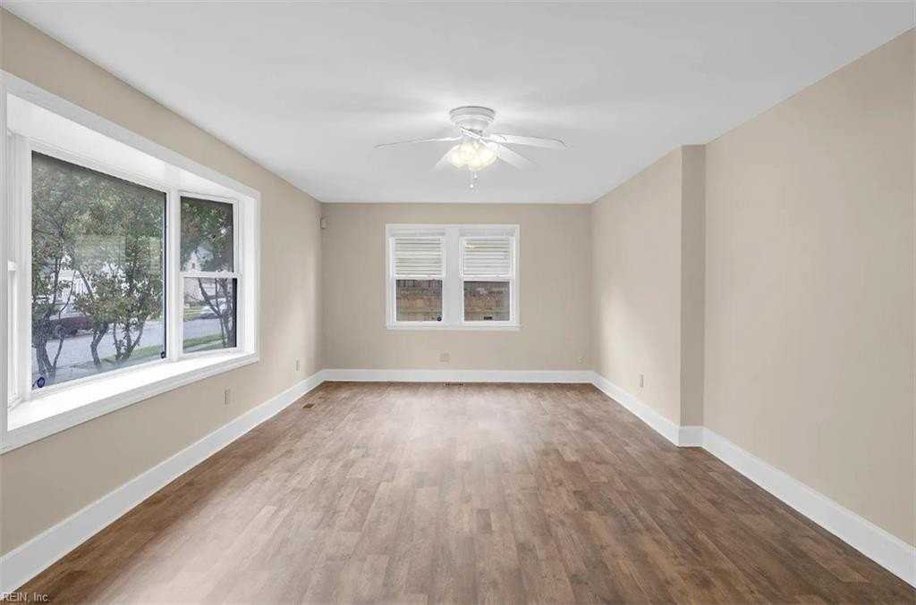 6261 Alexander St - Photo 5 of 19