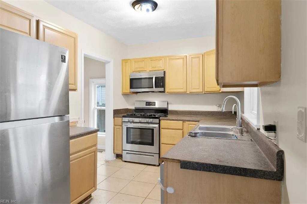 6261 Alexander St - Photo 7 of 19