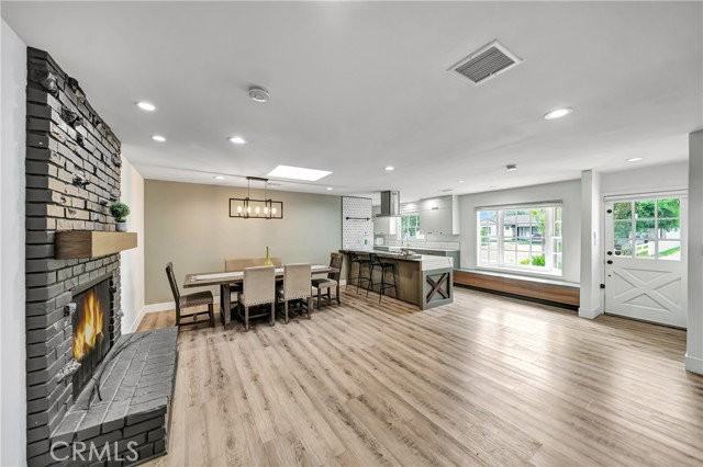 22908 Leonora Dr - Photo 3 of 8