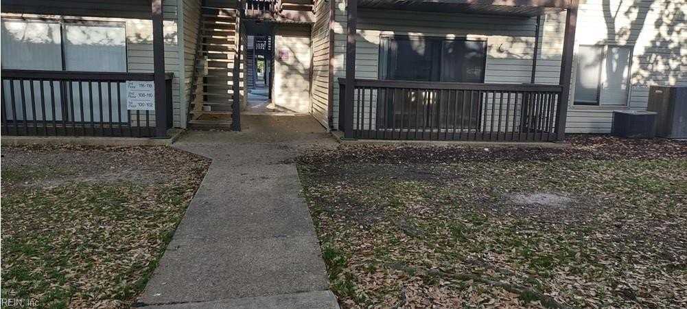 102 Wells Ct - Photo 2 of 9