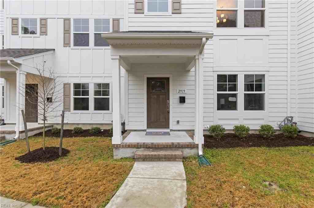 2923 Pretty Lake Ave - Photo 4 of 41