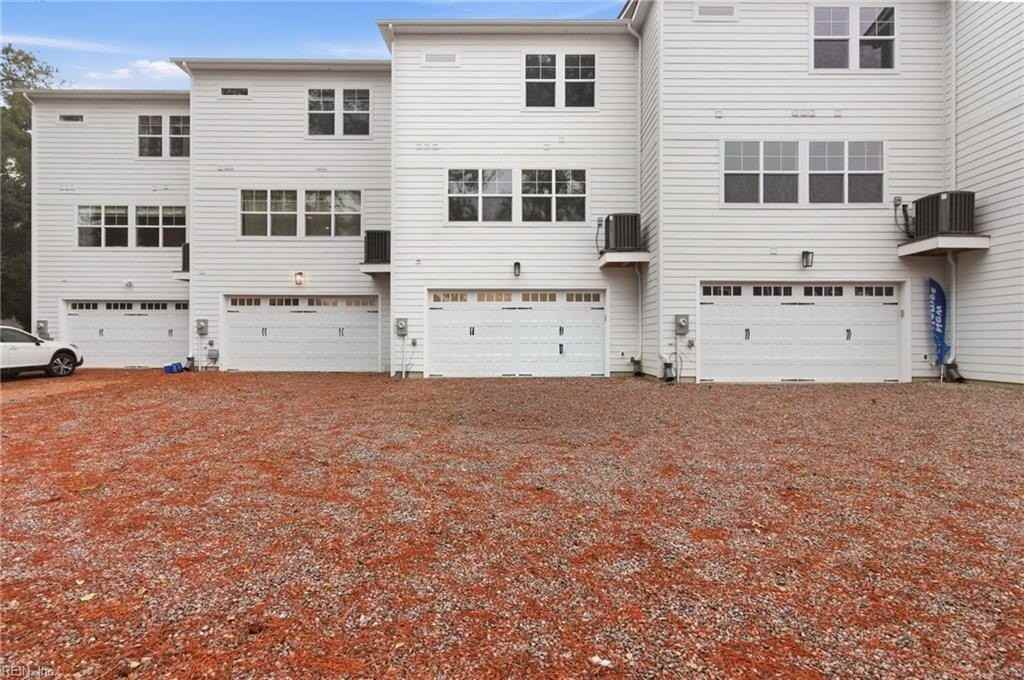 2923 Pretty Lake Ave - Photo 6 of 41