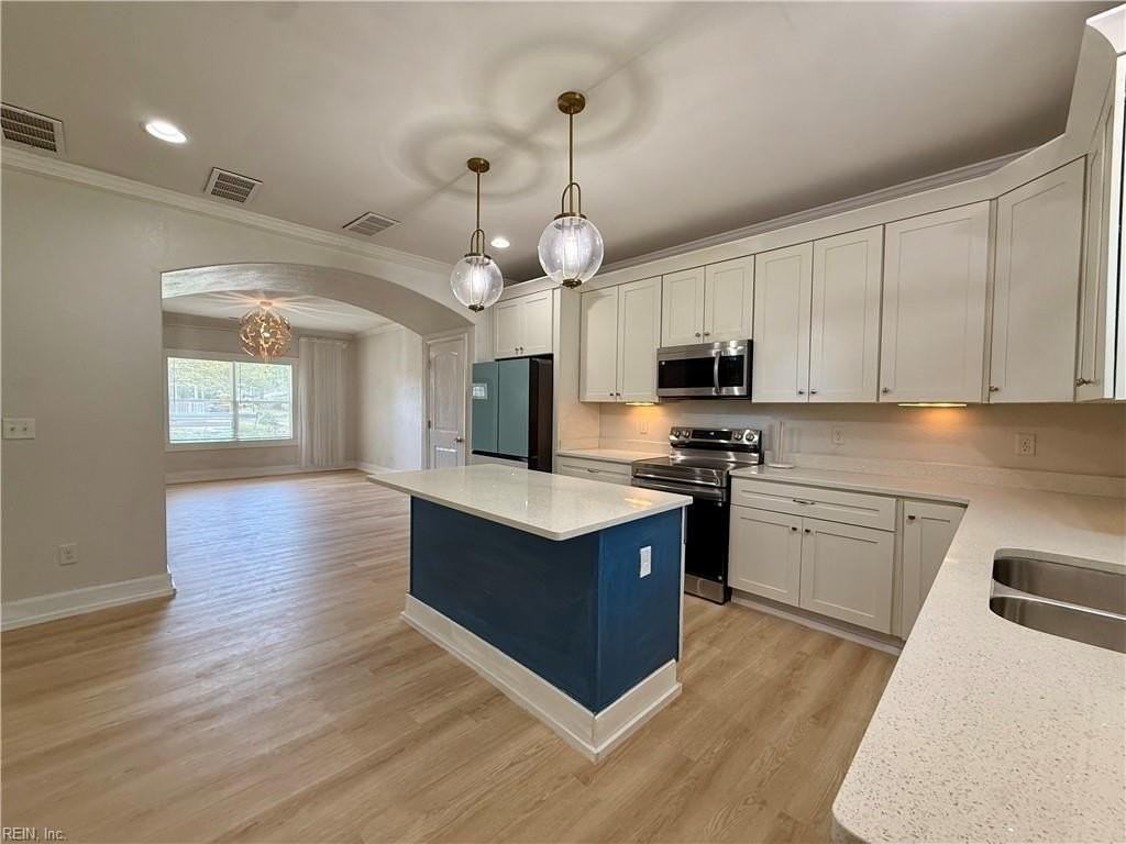 8028 Glade Rd - Photo 6 of 19