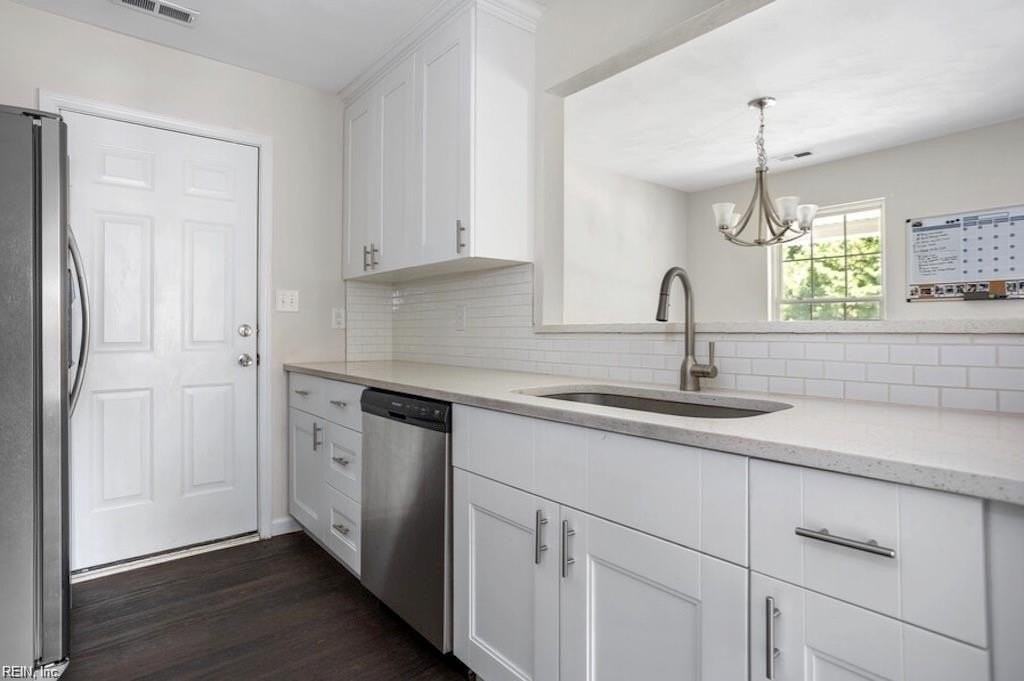 2206 Berkley Ave - Photo 2 of 21