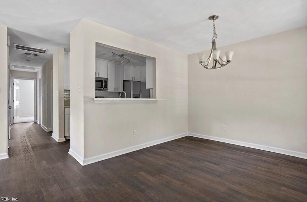 2206 Berkley Ave - Photo 5 of 21
