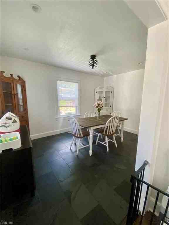 121 Winshire St - Photo 5 of 22