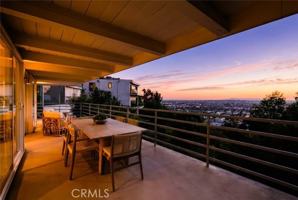 featured image of 8448 Hollywood Blvd