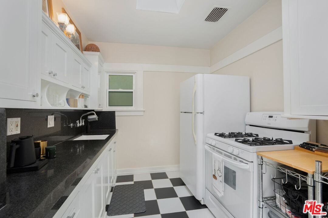 431 1/2 Linnie Avenue #1-2 - Photo 7 of 8