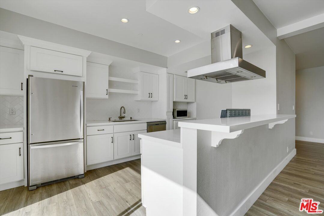 842 11th St #8A - Photo 4 of 8