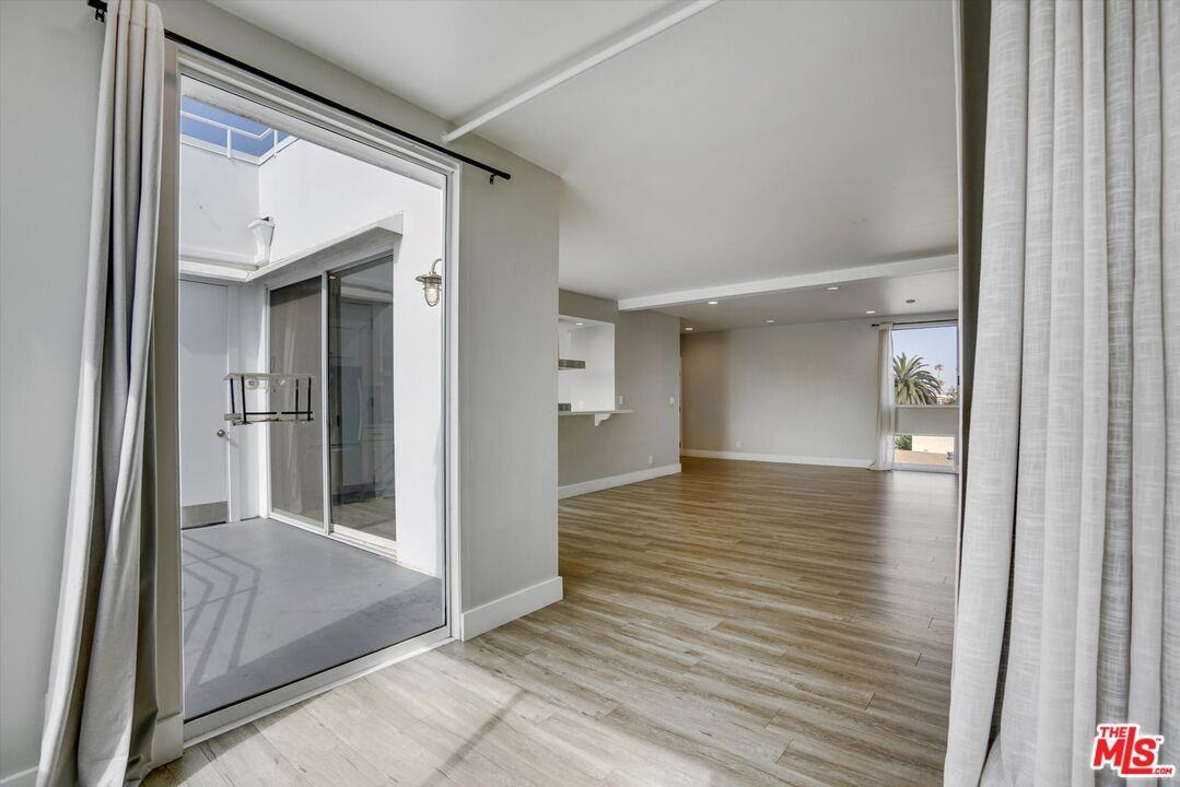 842 11th St #8A - Photo 7 of 8