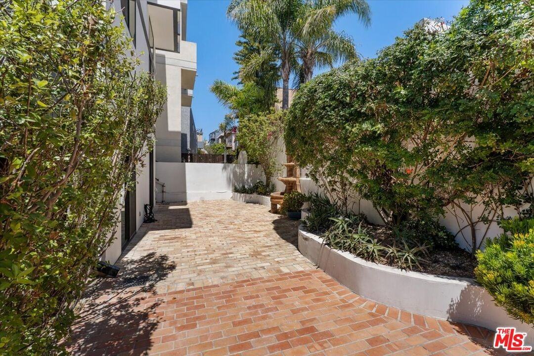 6732 Esplanade - Photo 2 of 8