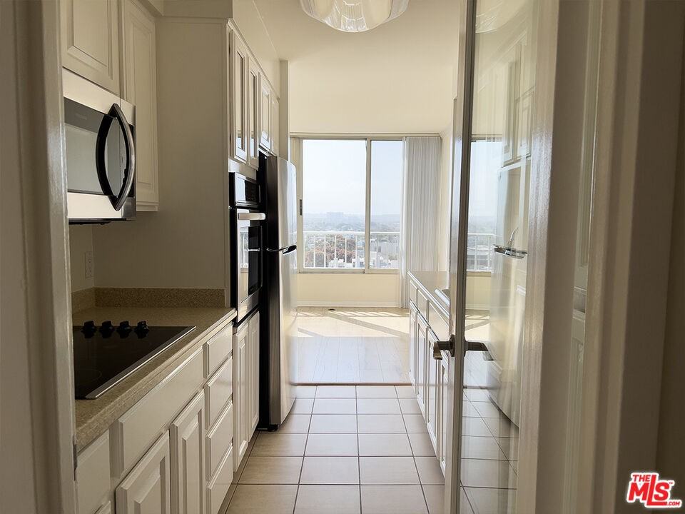 2800 Neilson Way #1521 - Photo 6 of 8