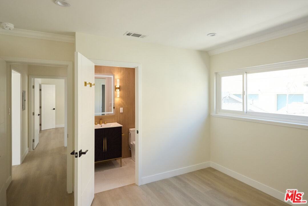 1223 23rd St #B - Photo 3 of 8