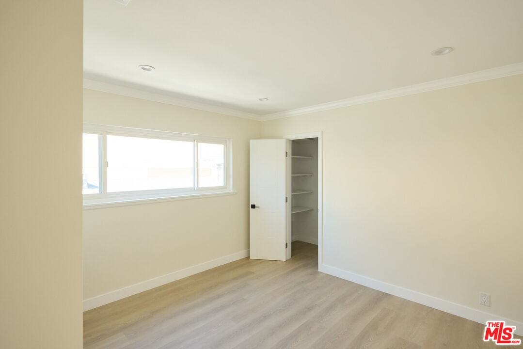 1223 23rd St #B - Photo 4 of 8
