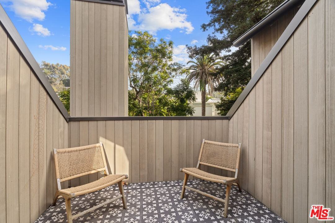 719 San Lorenzo St - Photo 2 of 8