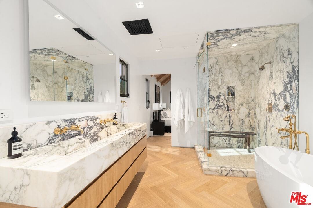 719 San Lorenzo St - Photo 3 of 8