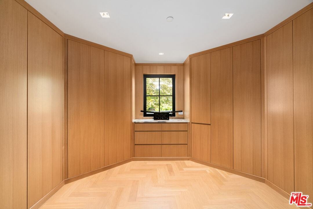 719 San Lorenzo St - Photo 5 of 8