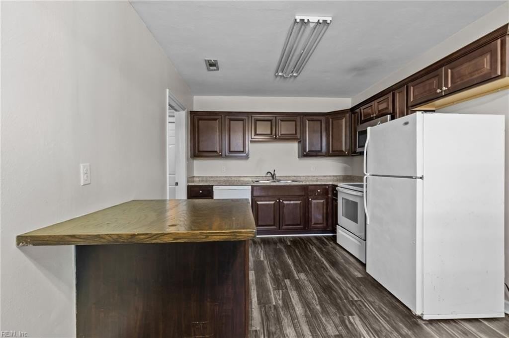 1720 48th St - Photo 7 of 49