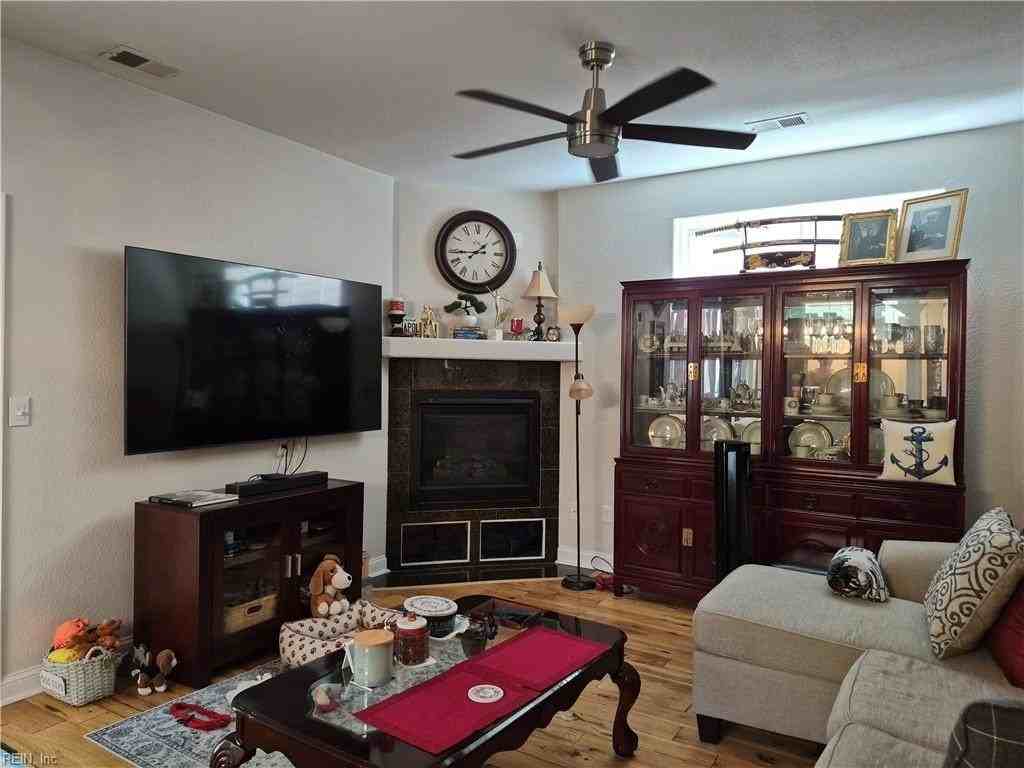4900 Boyle Ct - Photo 4 of 31