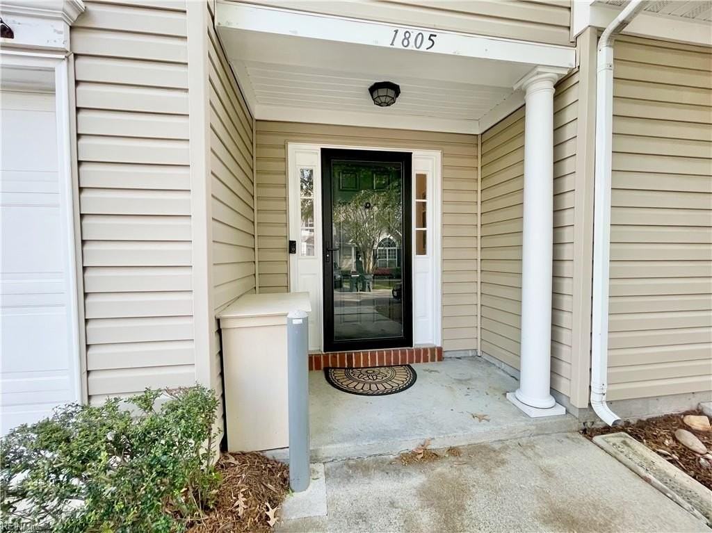 1805 Mizzen Ln - Photo 2 of 40