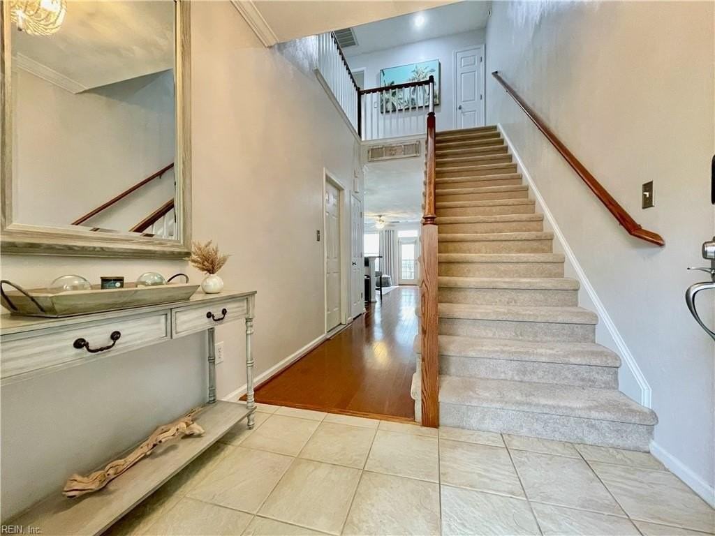 1805 Mizzen Ln - Photo 3 of 40