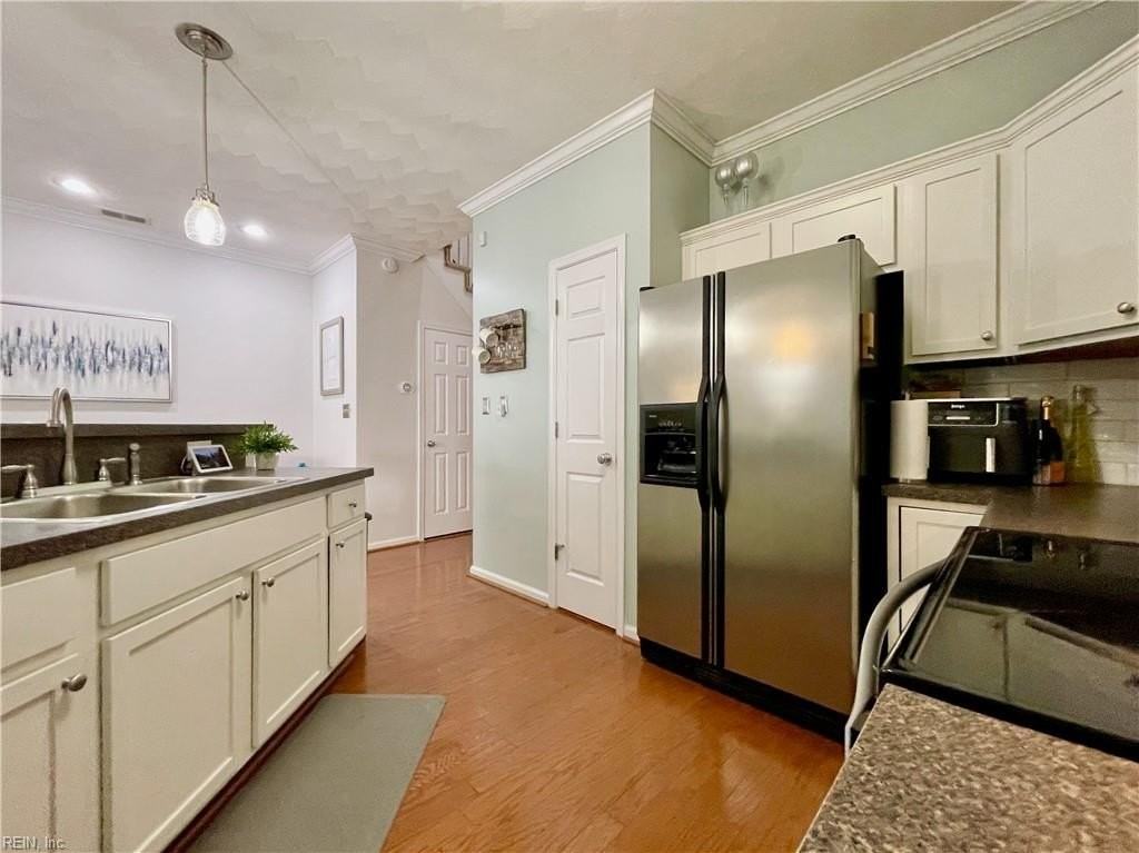 1805 Mizzen Ln - Photo 7 of 40