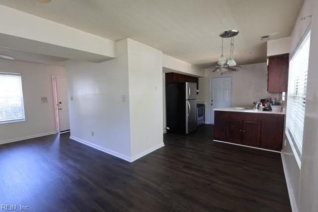 722 Emerald Ct - Photo 3 of 10