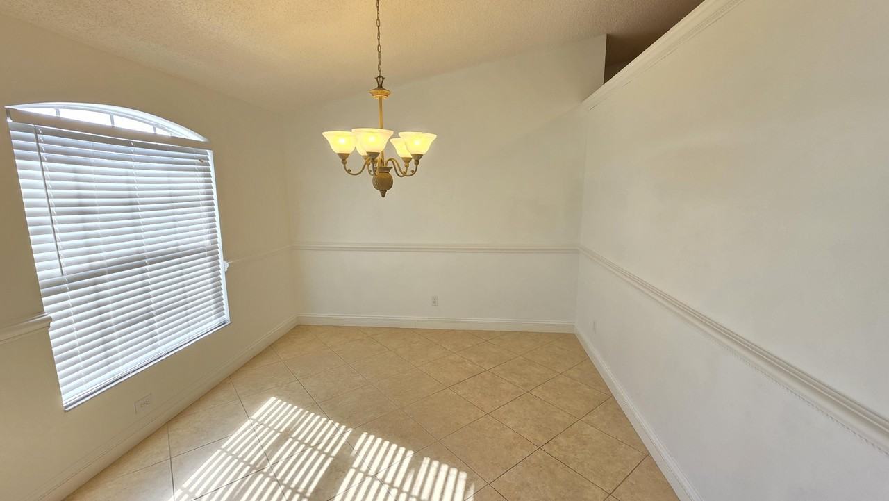 6448 Nw Colgate St - Photo 3 of 21