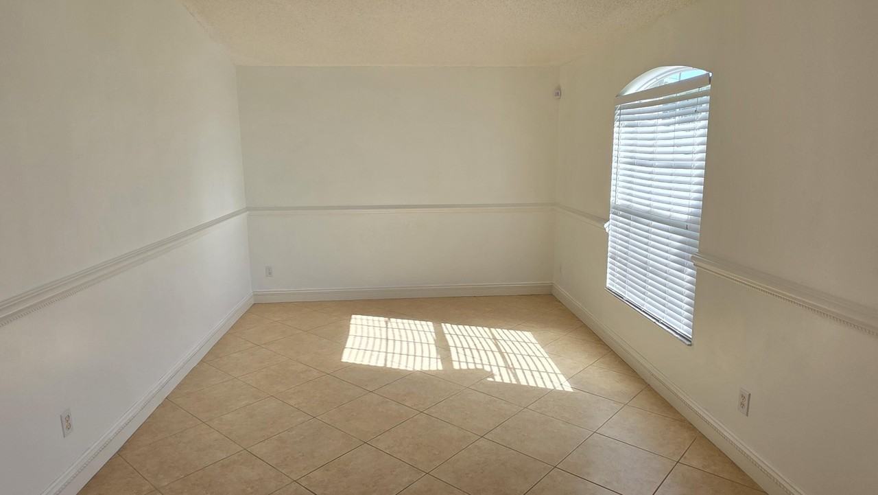 6448 Nw Colgate St - Photo 4 of 21