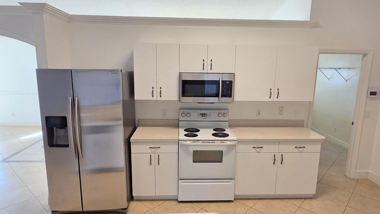 6448 Nw Colgate St - Photo 7 of 21