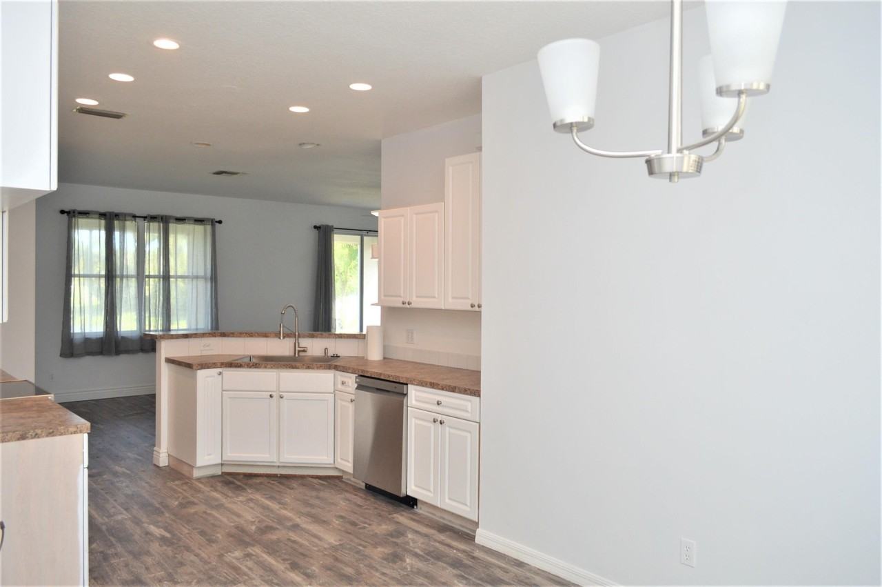 519 Nw Ember Way - Photo 5 of 14
