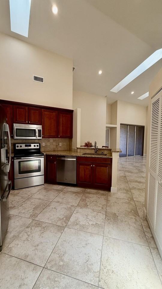 1802 Rosewood Way - Photo 6 of 41