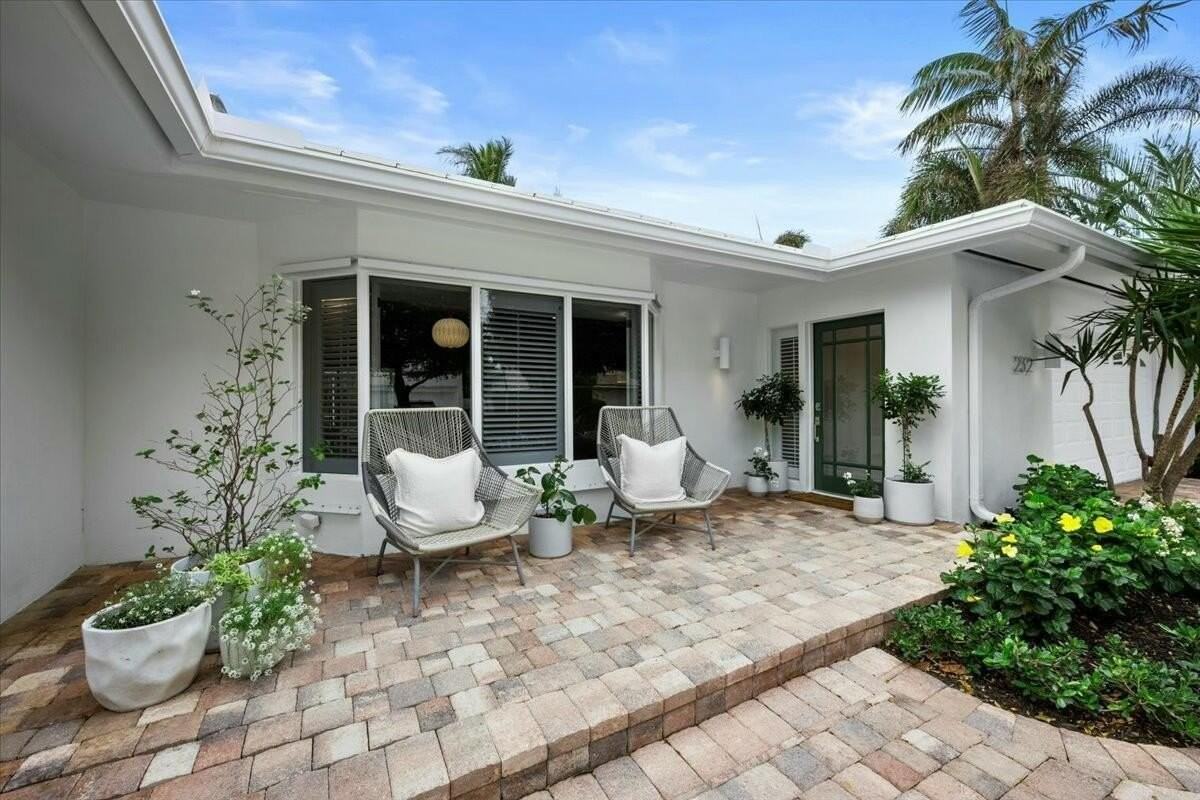 232 Cove Pl - Photo 4 of 50