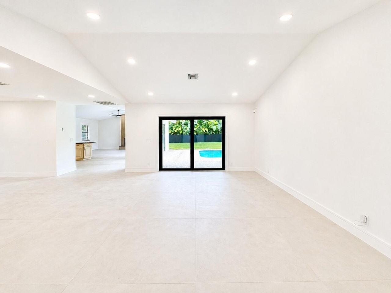 4823 Nw 91st Way - Photo 5 of 40