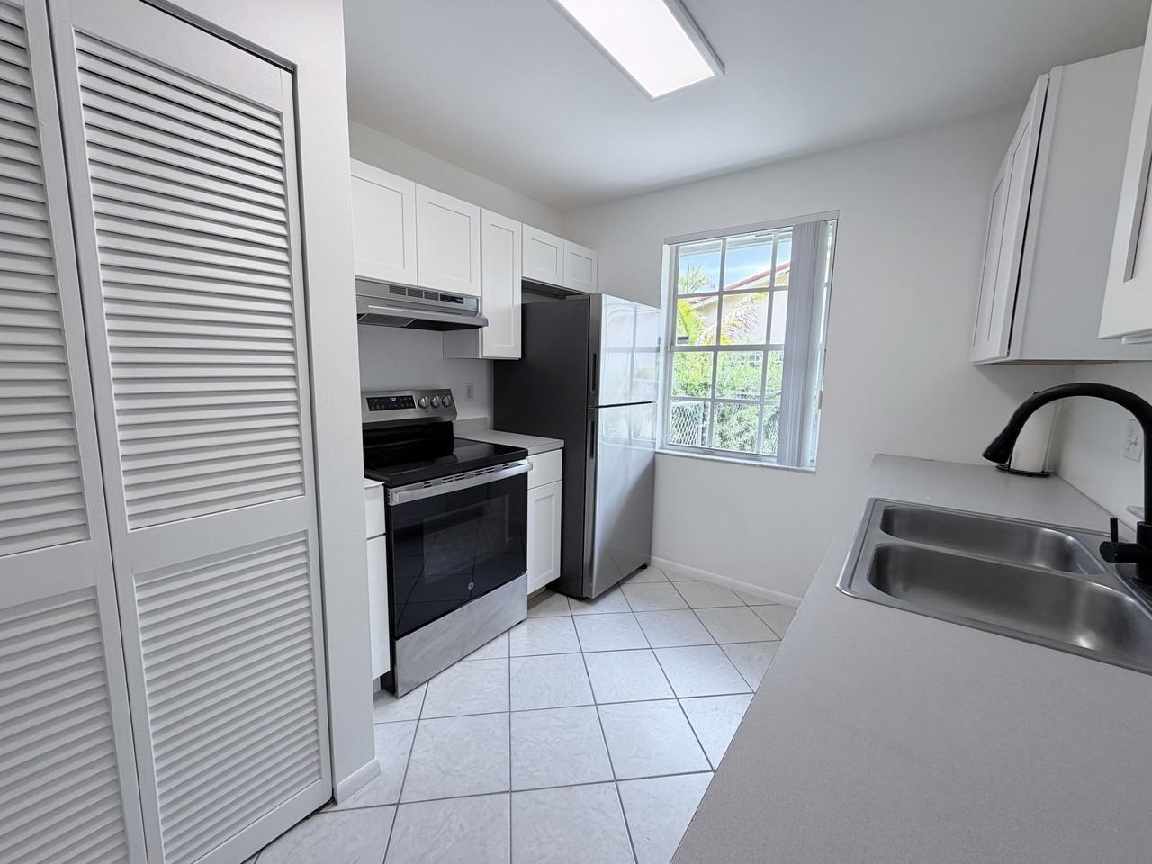 2562 Nw 82nd Ter #1 - Photo 6 of 22
