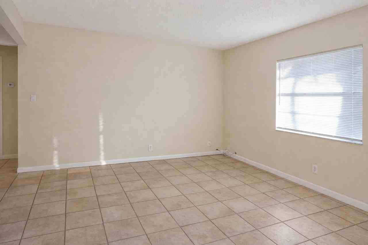 111 Sw 14th Ct #C - Photo 2 of 13
