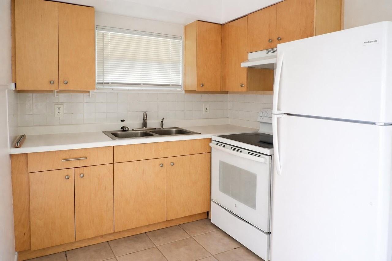 111 Sw 14th Ct #C - Photo 4 of 13