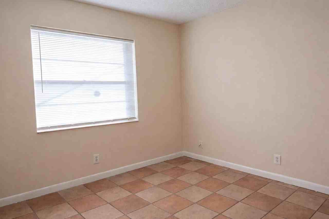 111 Sw 14th Ct #C - Photo 6 of 13