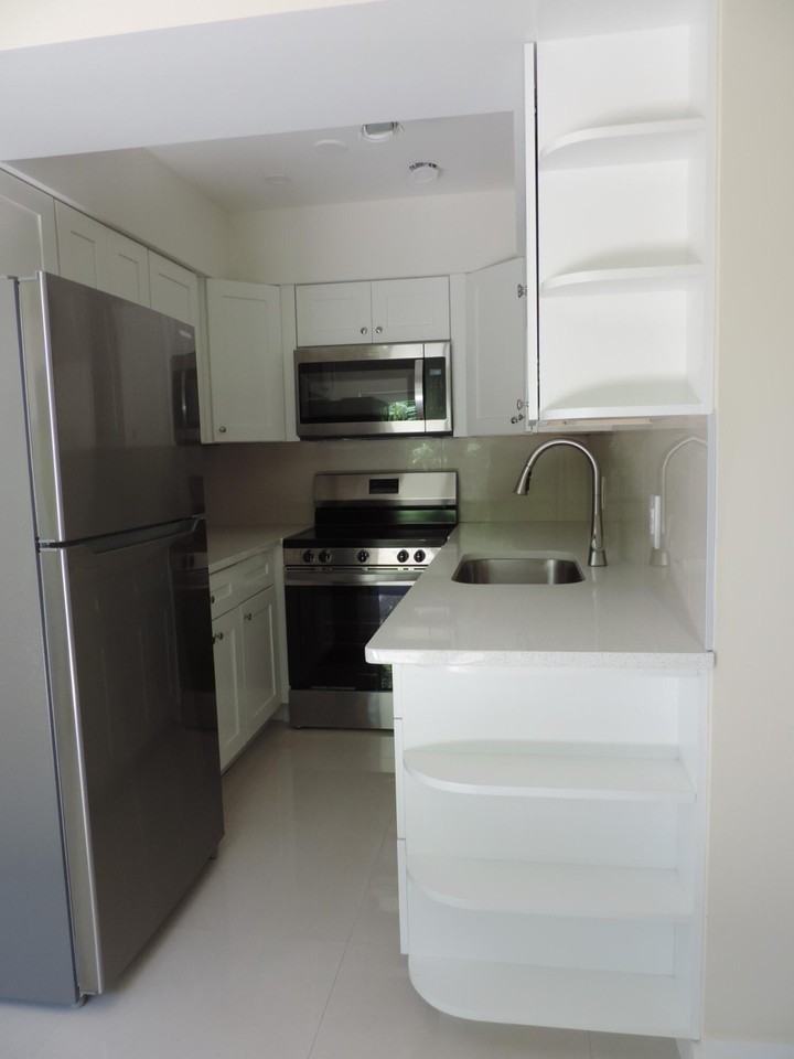 1100 Ne 25th Ave - Photo 4 of 21