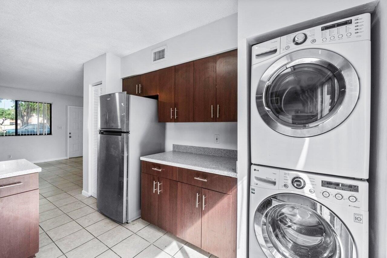 1837 Nw 94th Ave - Photo 5 of 17