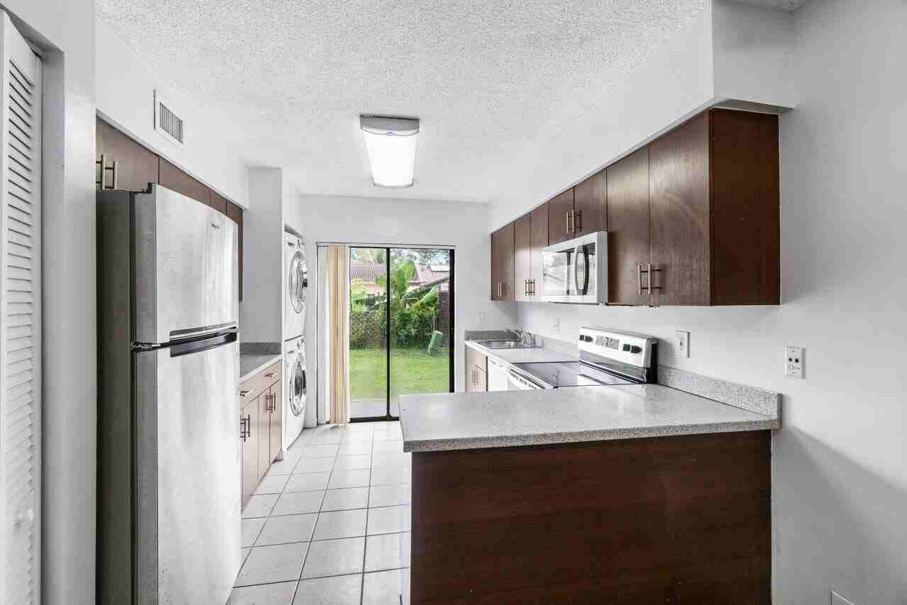 1837 Nw 94th Ave - Photo 6 of 17