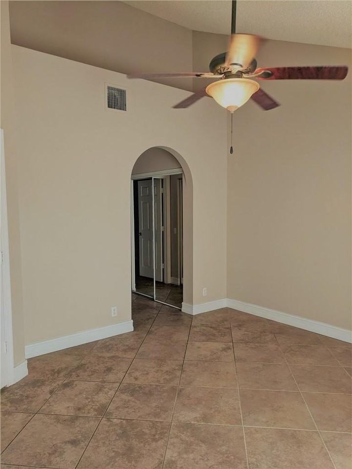7374 Nw 61st Ter - Photo 7 of 27