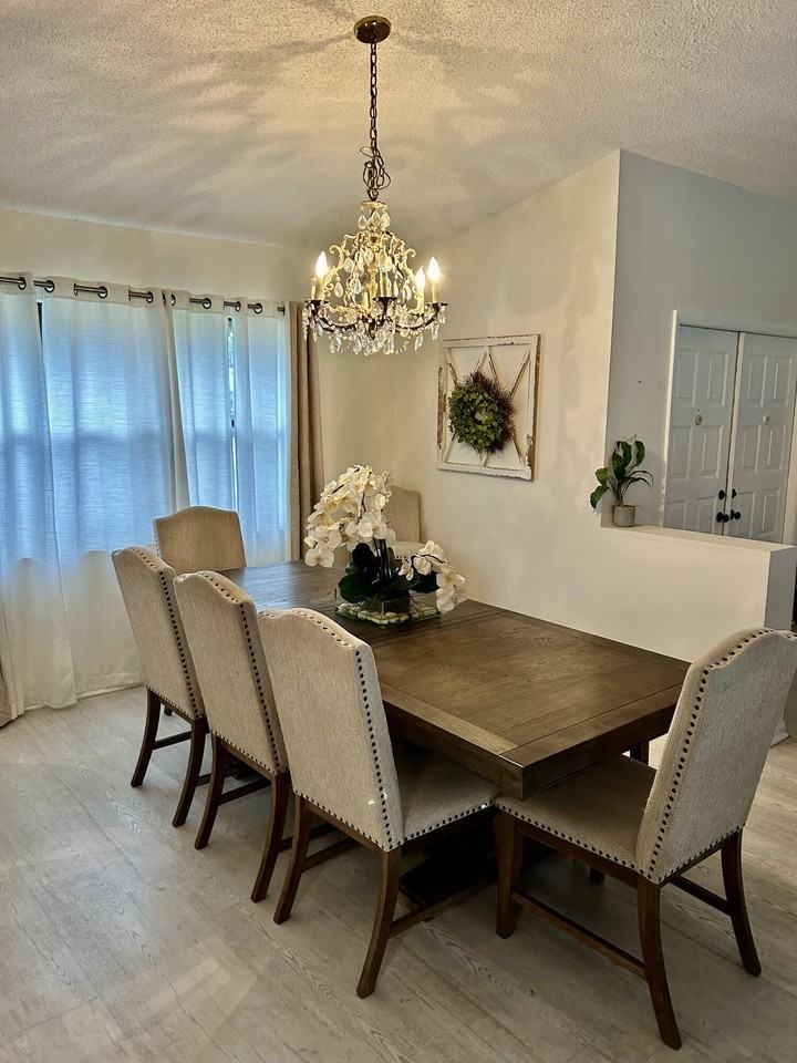 2153 Amesbury Cir - Photo 3 of 28